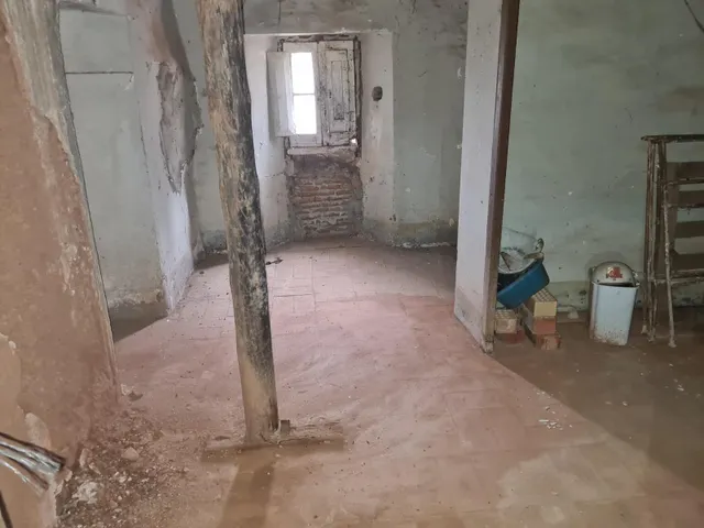Masia de unos 570 m2 para reformar y reforzar estructuralmente con 470.000 m2 de terreno — 7