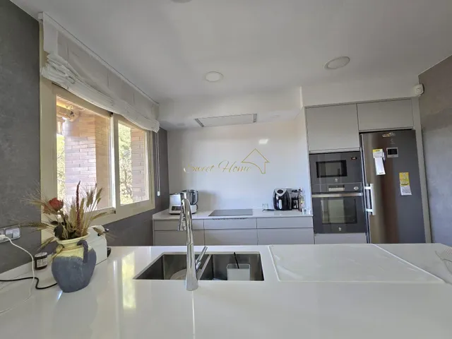 Casa impecable con privacidad, piscina y vistas panorámicas — 15