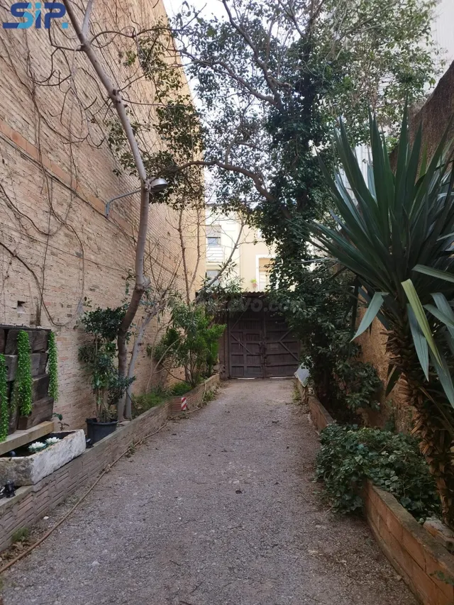 Casa céntrica con vivienda y local comercial en Vilafranca d