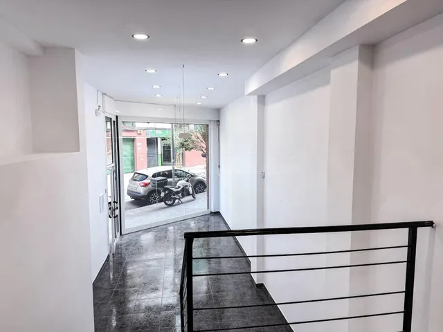 Local comercial en venta, versátil, muy luminoso y listo par - foto 2