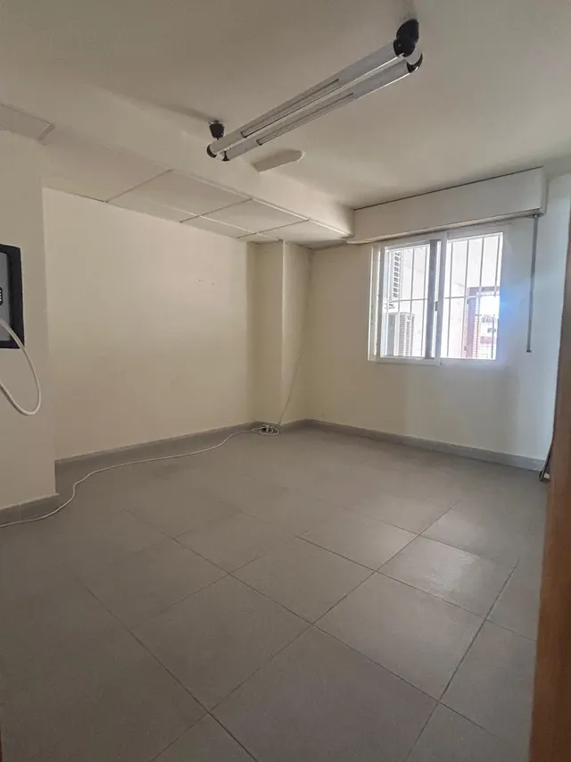 LOCAL COMERCIAL PLAZA DEL TEATRO A 2 CALLES DEL MAR — 7