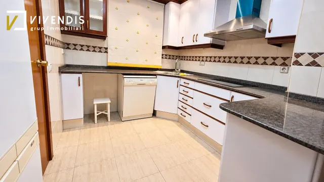 PISO DE ALQUILER - RECTORAT — 6