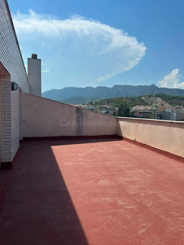 Ático con Amplia Terraza en el Corazón de Sant Carles de la  - foto 2