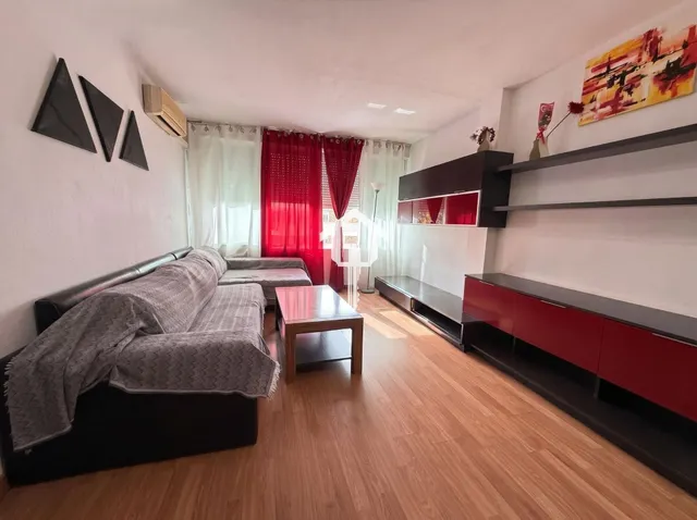 Piso luminoso con chimenea en zona ciudad elegida de Alicante: 78m2, 2 dormitorios dobles y tercera planta — 11