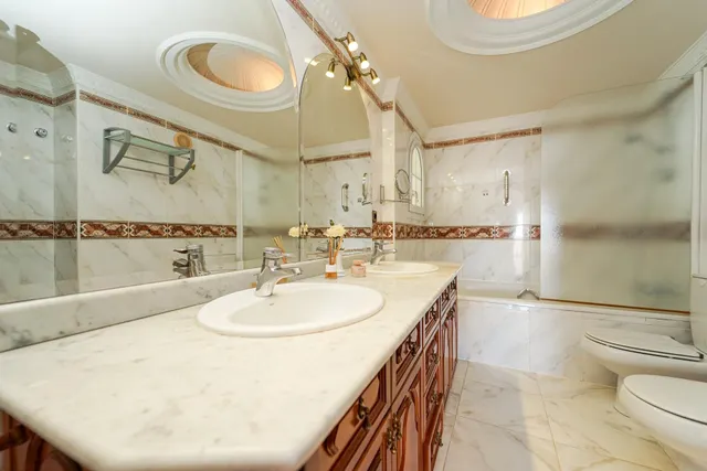 Elegante villa de 4 dormitorios en Arguineguín | Vistas panorámicas al mar, gran parcela y un potencial excepcional! — 23