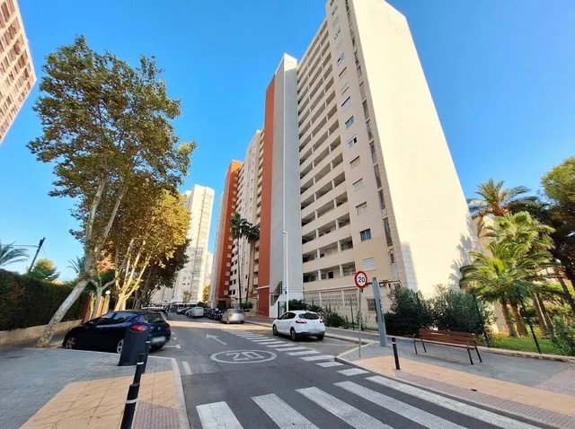 ️ estudio en 14.ª planta con vistas al skyline de Benidorm y al mar, a unos 800 mts. a la playa — 24