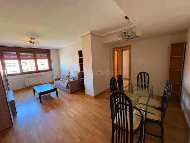 APARTAMENTO EN ALQUILER EN VILLA DEL PRADO, CON ZONAS COMUNES DE PISCINA Y PÁDEL — 2