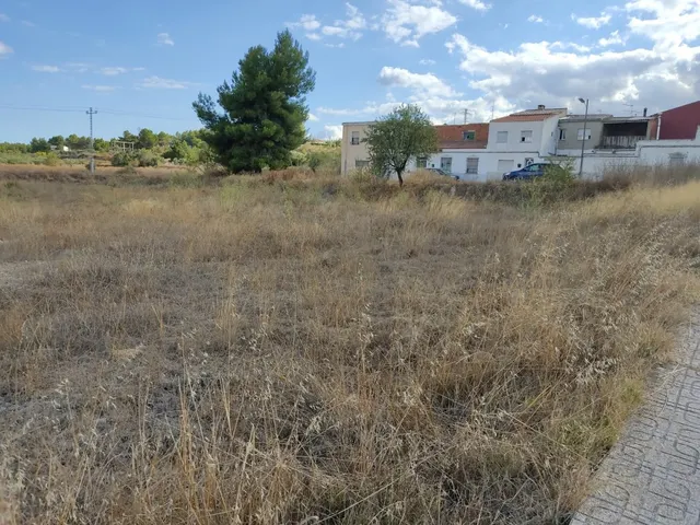 PARCELLA EN ZONA RESIDENCIAL DE 600 M2. — 2