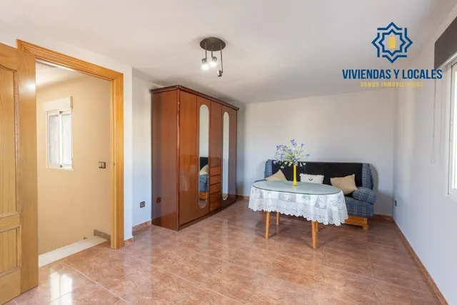 Casa independiente a 5 minutos de Granada en buen estado para entrar a vivir — 28