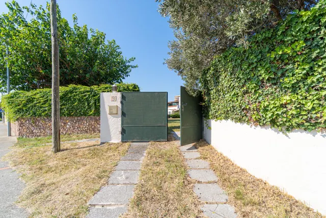 Casa rústica con gran jardín en Bon Relax, Sant Pere Pescador — 47
