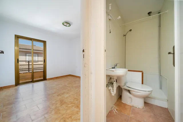 Adosado amplio y luminoso con terraza privada exterior — 12