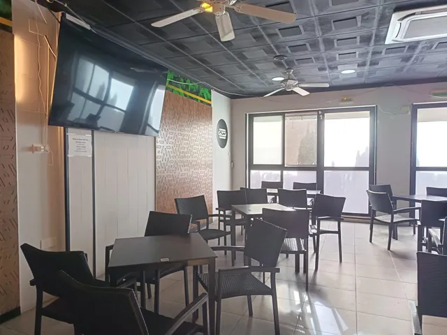 SE ALQUILA Y TRASPASA BAR MONTADO — 11