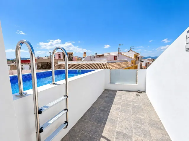CASA DE DISEÑO A ESTRENAR CON GARAJE EN PILES CONSTRUIDA EN 2024. PISCINA CHILLOUT PRIVADA. — 21