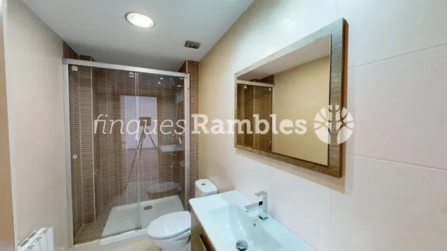 PISO PRÁCTICAMENTE NUEVO, EN LA TRANQUILA ZONA DEL BARRI SANT PERE — 10