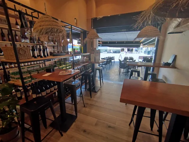 SE TRASPASA BAR FUNCIONANDO EN PLAZA CONSTITUCION — 20