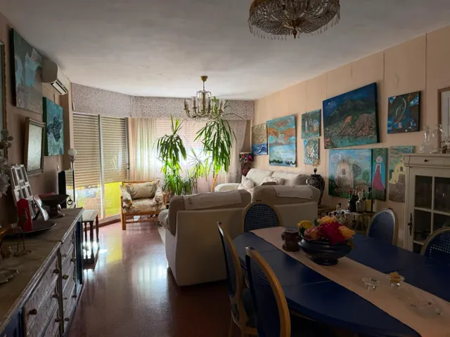 Amplia vivienda de 130 m2 útiles con garaje incluido en Gand - foto 5