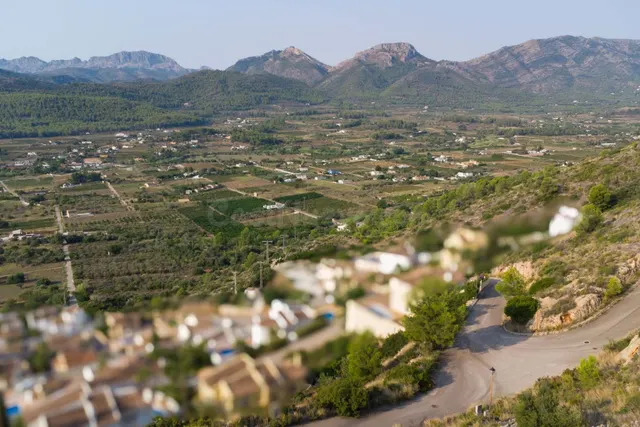 Terreno edificable en Jalón con vistas al valle y servicios cercanos — 4