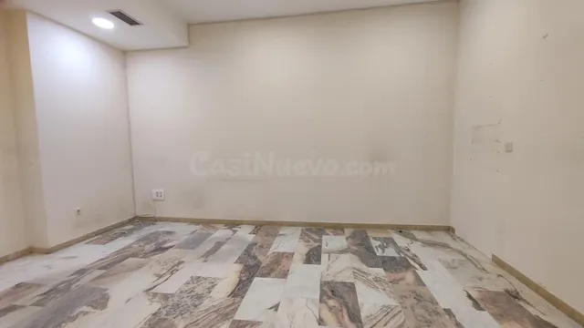 Local comercial en alquiler en Baena con gran visibilidad - foto 3
