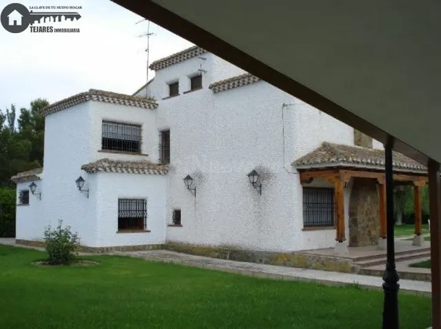 INMOBILIARIA TEJARES VENDE CHALET EN URB. AGUA SOL — 3