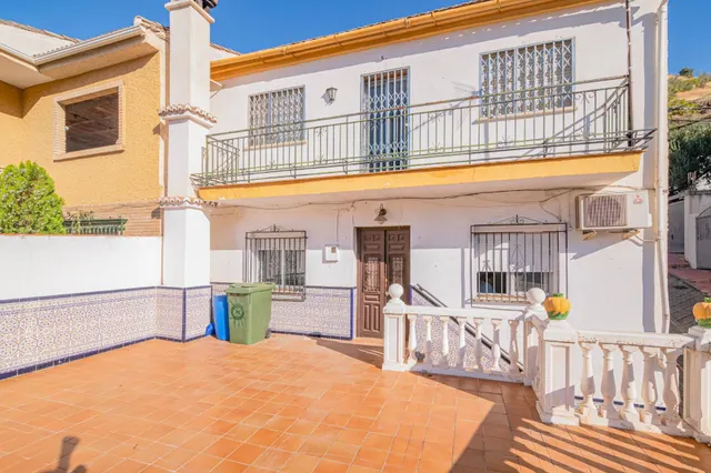 Casa con apartamento independiente en Cenes de la Vega — 43