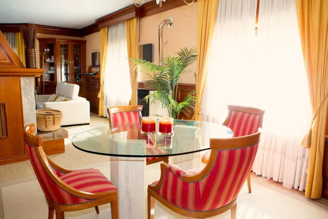 Urbis te ofrece un exclusivo chalet en venta en Salamanca. — 28