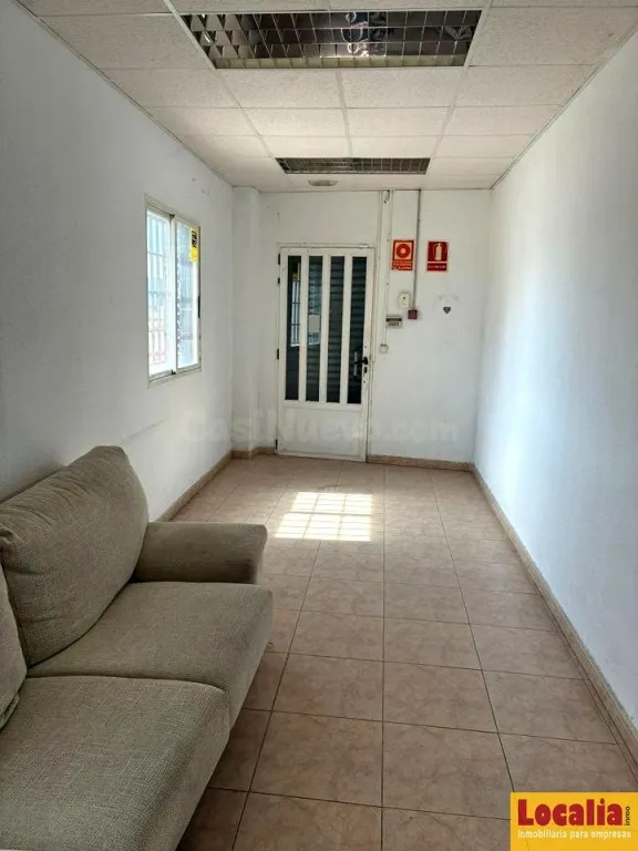 Amplia nave con muelles de carga. Valladolid — 8