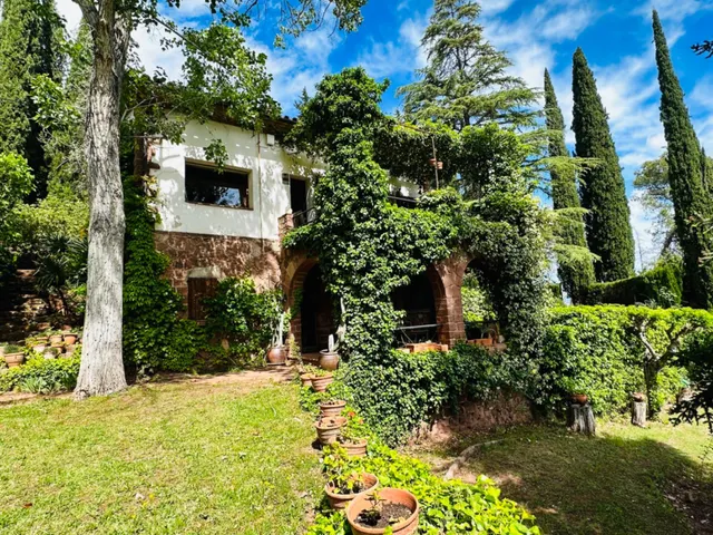 EXCLUSIVA CASA UNIFAMILIAR EN CASTELLVÍ DE ROSANES - GRAN PARCELA, PRIVACIDAD Y ENCANTO NATURAL — 9