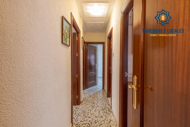 Piso de 3 dormitorios en calle milán, zaidín | muy luminoso y con gran potencial — 7