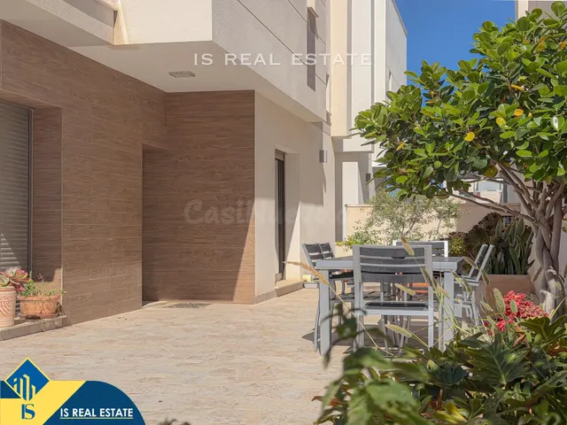 Exclusiva Villa con gigantesca parcela y piscina privada + G - foto 4
