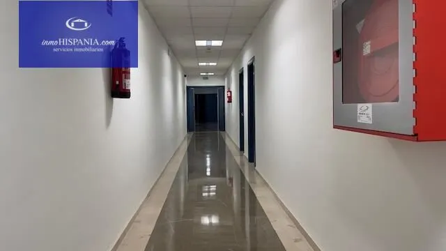 Se vende o alquila local totalmente diafano en Zona Franca — 12