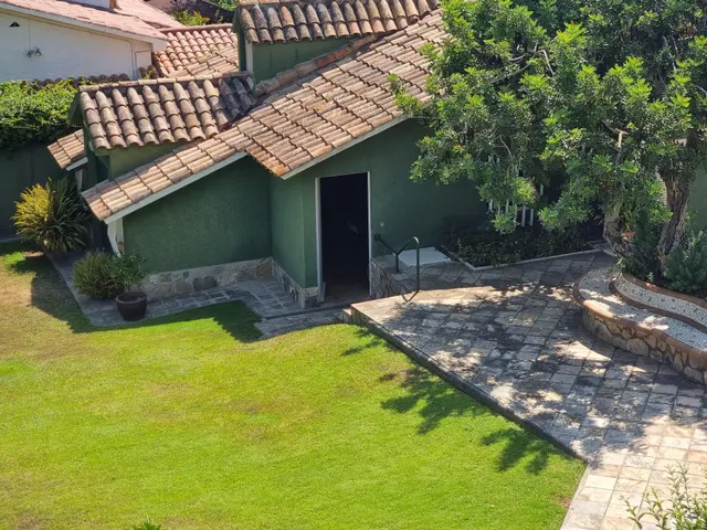 Chalet con patio, piscina, jardin, tenis, porche ,bodega  y garage — 30