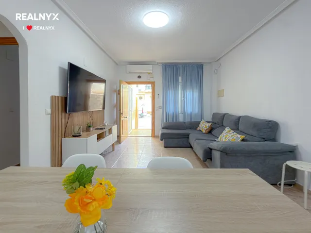 Encantador apartamento tipo bungalow con amplia terraza y licencia turística + Piscina comunitaria + Amplio patio — 13