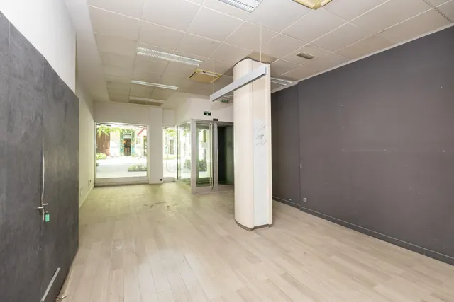 Local comercial con casi 1000 m2 en plena Gran via de Granada. Oportunidad única y exclusiva — 6