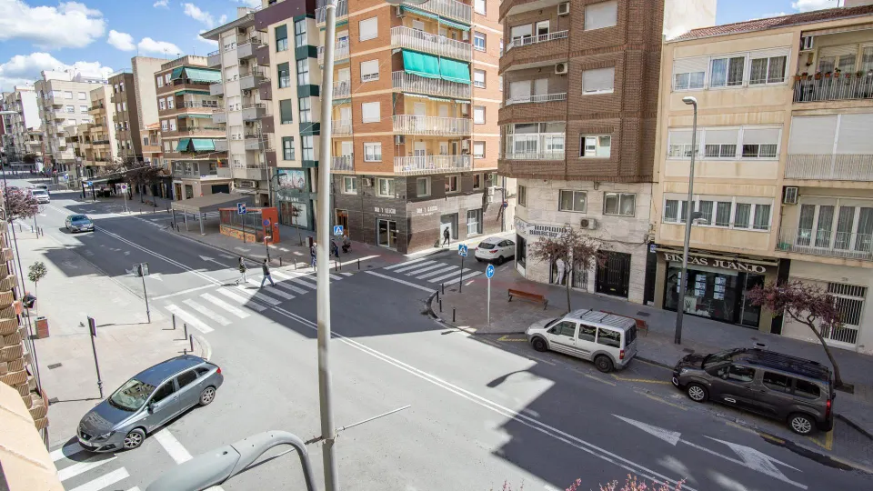 Piso en  Gran Avenida de Elda, buena orientación, amplio e inmejorable ubicación.