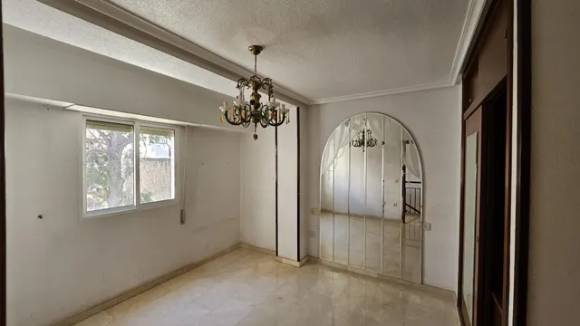 Se Vende Casa de Tres Plantas con garaje doble y trastero. — 45