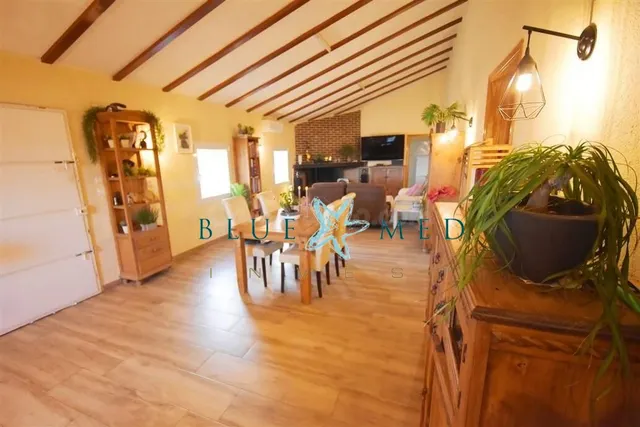 Casa rural independiente con unos 5.000 olivos - foto 4