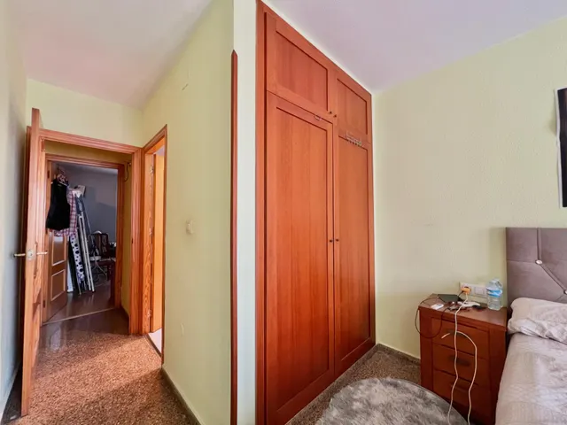 Espaciosa vivienda de 4 habitaciones y 2 baños rodeado de todos los servicios — 20