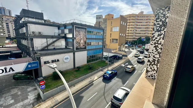 Piso exterior de 3 dormitorios y 2 baños con garaje y trastero en Avenida Buenos Aires. — 48