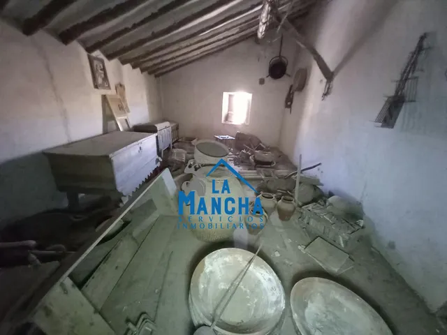 *53.000€* inmobiliaria la mancha vende casa con patio en Barrax ( Albacete ). — 38