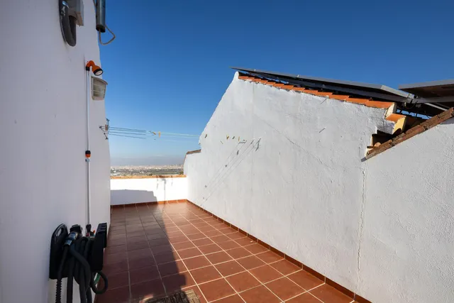 MARAVILLOSA CASA  A POCOS MINUTOS DEL CENTRO DE LA ZUBIA — 44