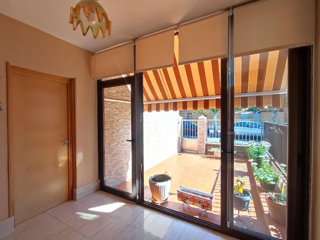 Chalet adosado en Paseo de la Democracia — 43