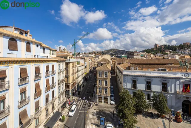 GRAN PISO EN PLAZA DEL CARMEN FRENTE AL AYUNTAMIENTO. — 10