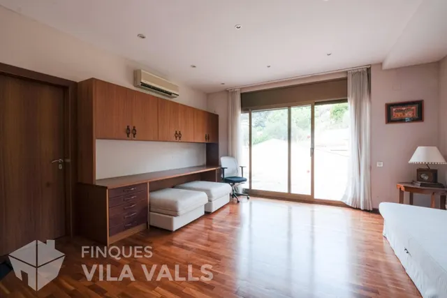 Villa de lujo con piscinas y finca de 6 ha en Sant Feliu de Codines — 46