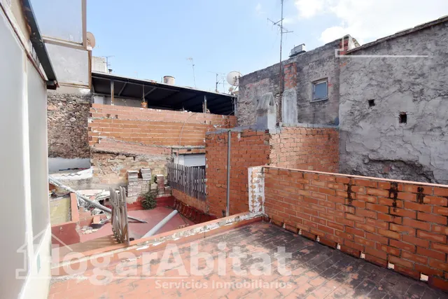 CASA MUY AMPLIA PARA REFORMAR, CON TERRAZA Y TRASTERO — 35