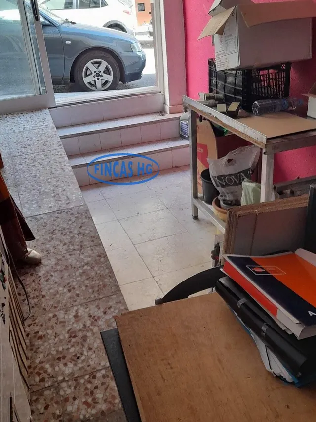 Local comercial situado en el barrio de Los Ángeles, a pocos metros de la Avenida de Teulada. — 3