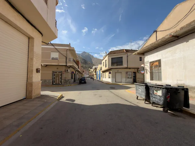 Edificio completo en venta en el centro de Cox – 380 m2 construidos, local + 3 viviendas — 7