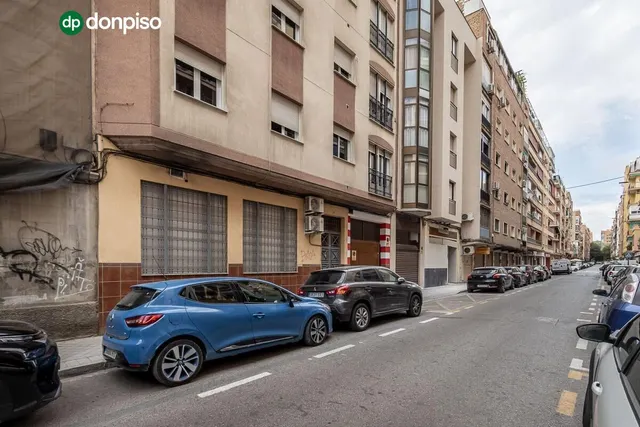 LOCAL COMERCIAL EN ARABIAL JUNTO HIPERCOR — 15