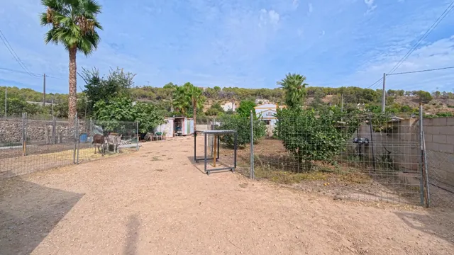 Casa en venta en Polop con piscina privada, gran parcela y vistas despejadas — 39