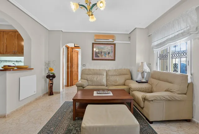 Serena V – Adosado tipo Quad con 3 dormitorios, jardín, piscina comunitaria y parking privado en Los Altos — 2