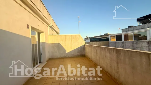AMPLIO ADOSADO CON DOS TERRAZAS EN ZONA DEMANDADA — 3